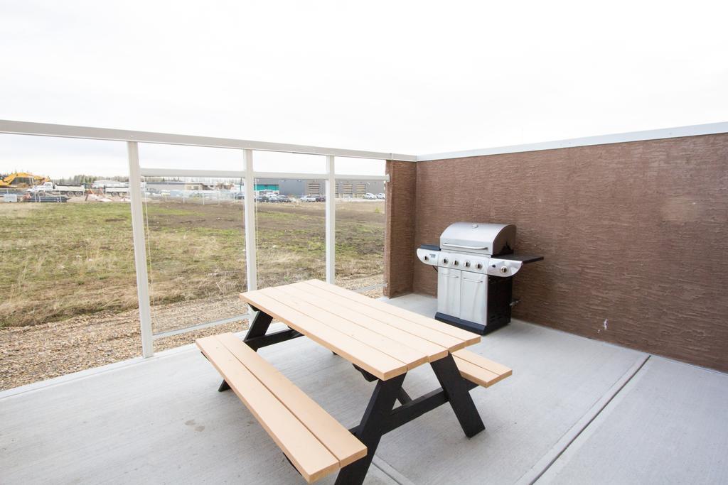 Service Plus Inns & Suites Drayton Valley Exteriör bild