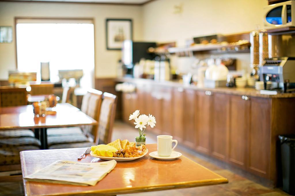 Service Plus Inns & Suites Drayton Valley Exteriör bild