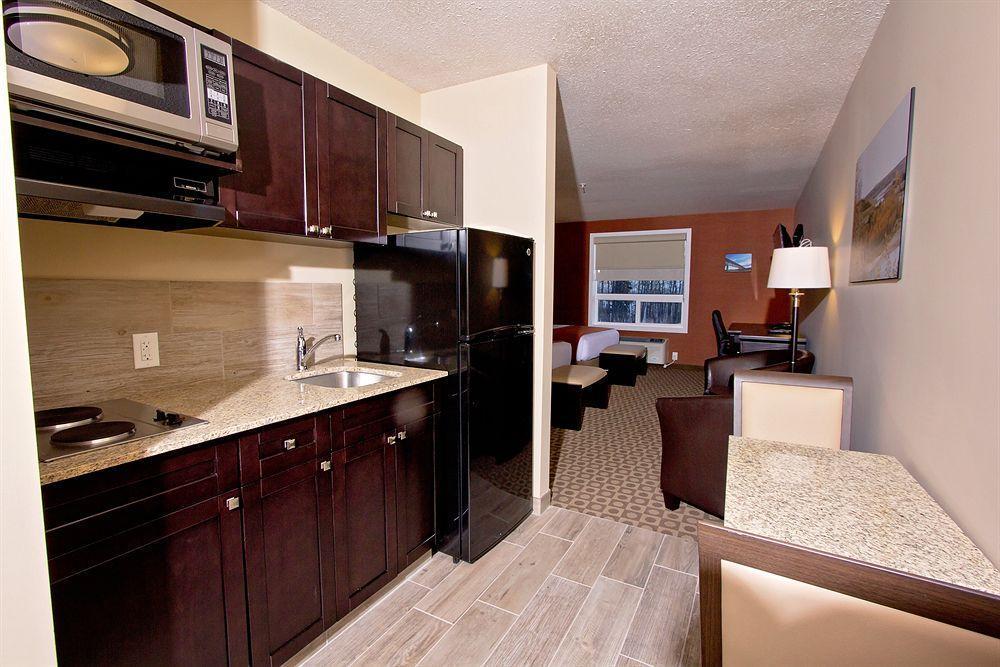 Service Plus Inns & Suites Drayton Valley Exteriör bild